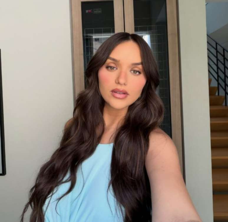 Rafa Kalimann fala sobre início da carreira de modelo e cigarro