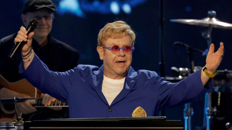 Elton John revela por que saiu da aposentadoria!
