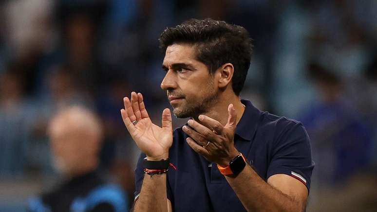 Abel Ferreira acredita que &aacute;rbitros apitaram jogos com mais receios ap&oacute;s lance pol&ecirc;mico contra o S&atilde;o Paulo &ndash;