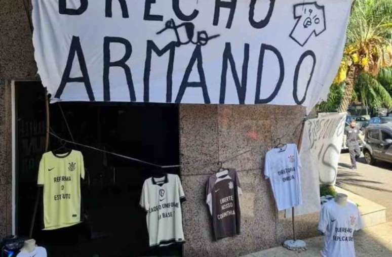 అర్మాండో మెండోన్సా స్పోర్ట్స్ మెటీరియల్స్ యొక్క తప్పు నిర్వహణకు కారణమైన వారిలో ఒకరిగా గుర్తించబడ్డాడు -