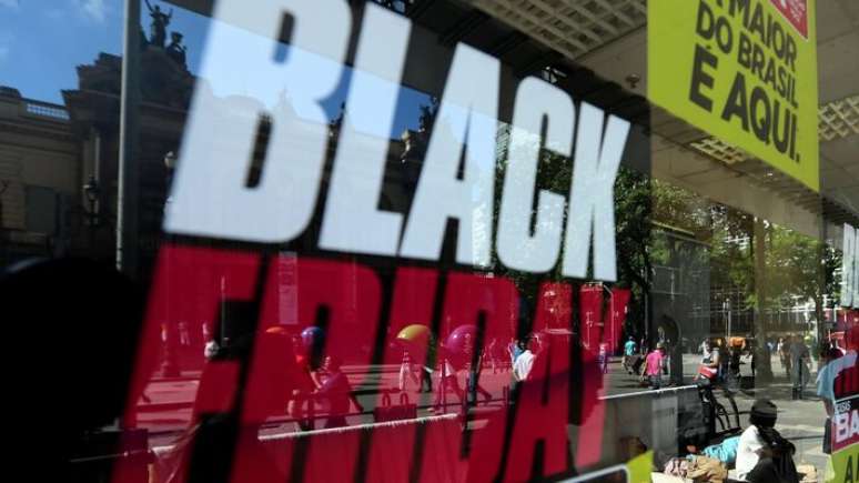 క్రిస్మస్, మదర్స్ డే, చిల్డ్రన్స్ డే మరియు ఫాదర్స్ డే తర్వాత రిటైల్ కోసం ఐదవ అతి ముఖ్యమైన స్మారక తేదీ బ్లాక్ ఫ్రైడే.