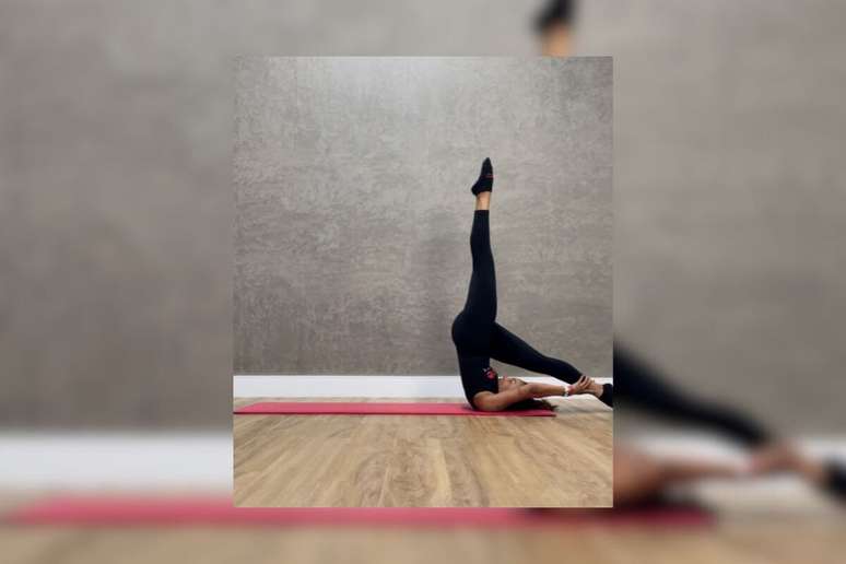 నియంత్రణ సంతులనం వ్యాయామం వెన్నెముక ఎక్స్‌టెన్సర్‌ల వశ్యతను ప్రేరేపిస్తుంది 