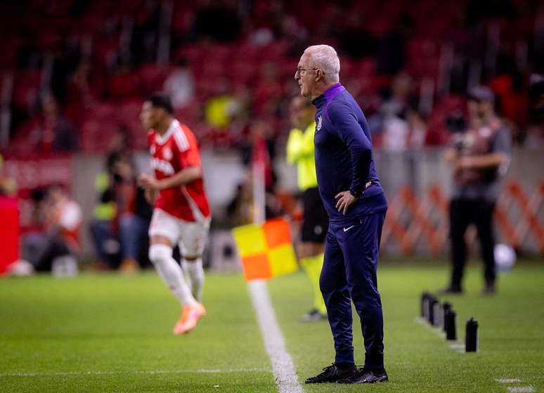 Dorival J&uacute;nior foi denunciado pelo STJD por conta de ofensas proferidas no duelo contra o Internacional &ndash;