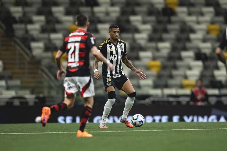 Jorginho entrou no segundo tempo contra o Galo –