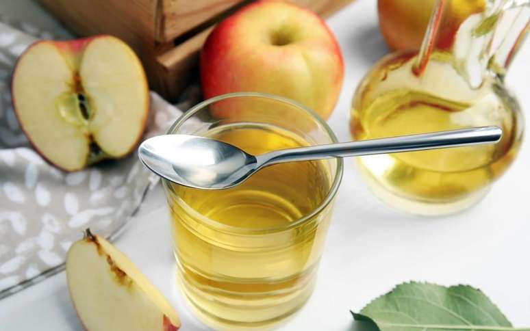 Conheça os benefícios do vinagre de maçã para a saúde e como incluir essa substância na rotina. /