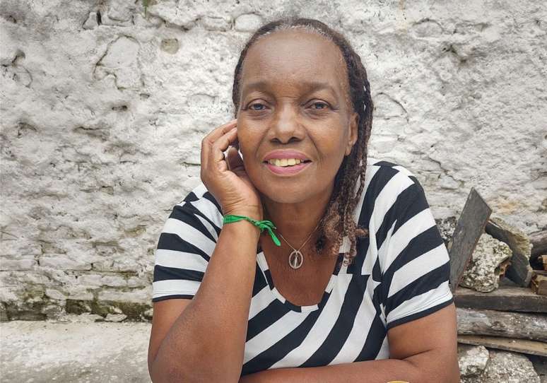 సల్గదీరా మారియా డో కార్మో డి అల్మెయిడా, 72 సంవత్సరాలు, సావో పాలో తూర్పున ఉన్న విలా ఎమాలో 35 సంవత్సరాలుగా కాక్సిన్హాస్ మరియు ఇతర రుచికరమైన స్నాక్స్ తయారు చేస్తున్నారు.