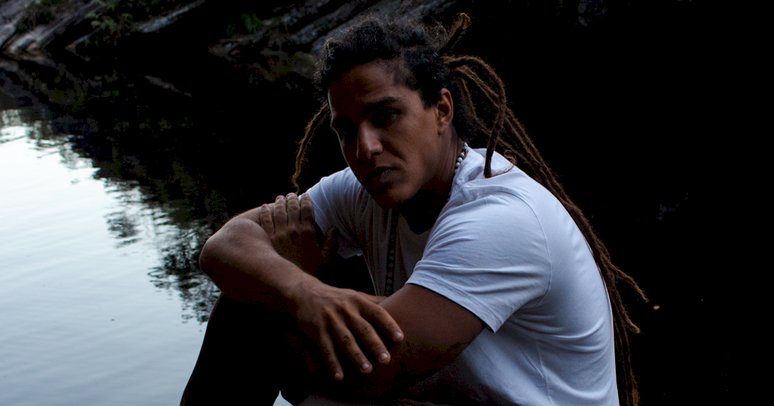 Imanu deepens the connection with the rhythms of African religiosity in 