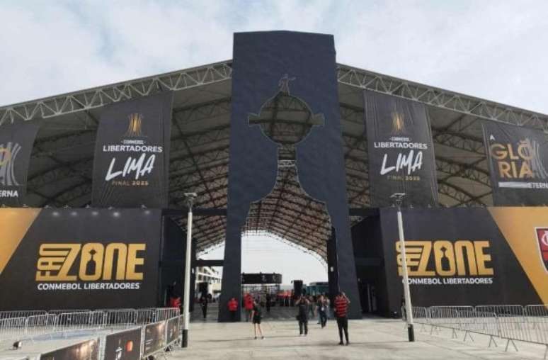 Roberto Bai and Roberto Filho enjoy the fan zone in Lima.