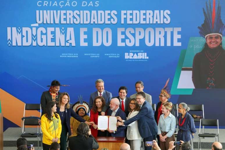 O presidente Luiz Inácio Lula da Silva durante o anúncio de criação da Universidade Federal Indígena e da Universidade Federal do Esporte.