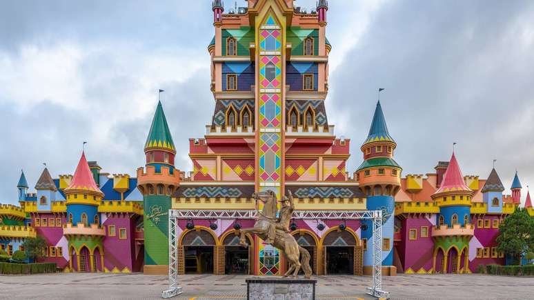 Beto Carrero World, Santa Catarina ఉత్తర తీరంలో పెన్హా నగరంలో ఉంది – depositphotos.com / diegograndi