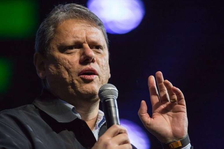 Embora veja o governador de SP como leal a Bolsonaro, Figueiredo afirma que aposta de Tarcísio em 'conversa' e 'diálogo' para o caso do ex-presidente foi equivocada