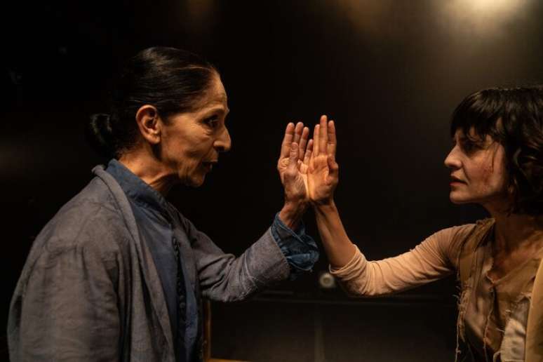 'Antes de Mim no Fundo' est&aacute; em cartaz no Teatro Cacilda Becker.