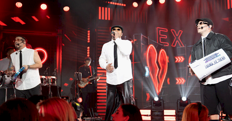 Pagode dos Ex Lives the Night in SP with DVD Recording 