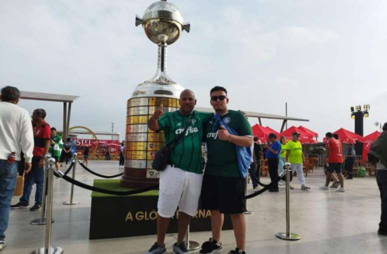 రికార్డో మరియు డేనియల్, పల్మీరాస్ నివాసితులు అబెల్ ఫెరీరా బసను ఆమోదించారు.