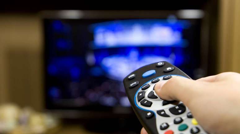 Controles universais, assistentes virtuais e apps: a nova era do comando à distância – depositphotos.com / REDPIXEL