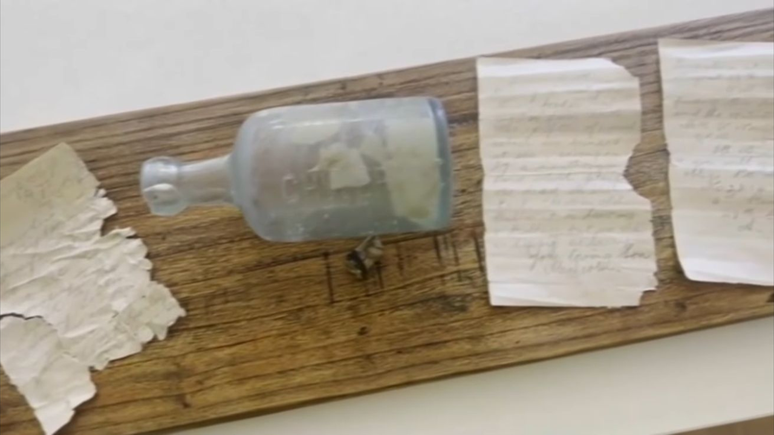 A garrafa com duas cartas foi lançada ao mar por soldados australianos em 1916, durante a Primeira Guerra Mundial