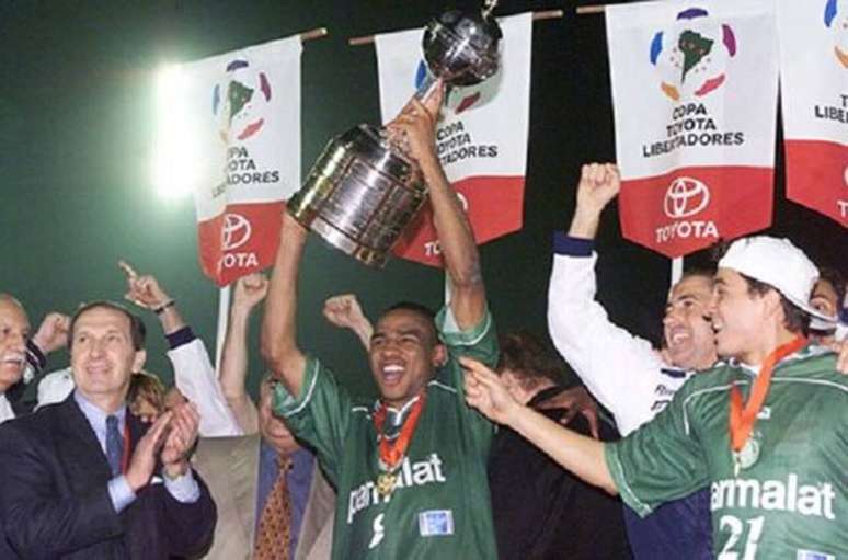 Palmeiras' 1999 shirt is different from the one displayed by CONMEBOL - Disclosure/SE Palmeiras