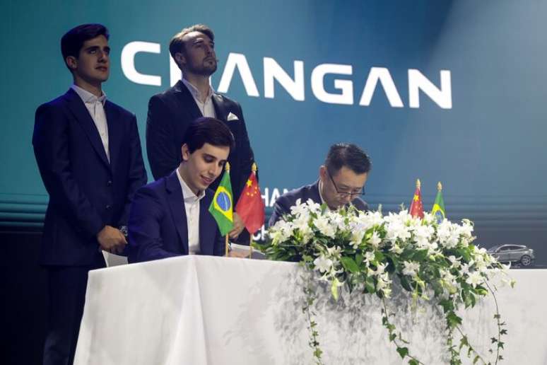 Assinatura da parceria Caoa e Changan