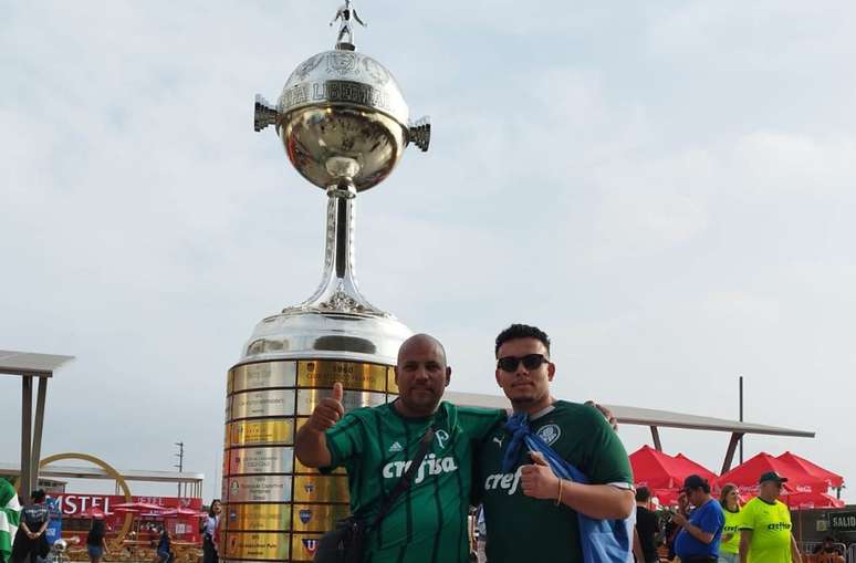 రికార్డో మరియు డేనియల్, పల్మీరాస్ నివాసితులు అబెల్ ఫెరీరా బసను ఆమోదించారు.