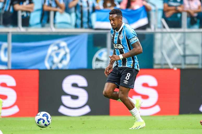 Edenilson recebeu apoio do elenco e da comiss&atilde;o t&eacute;cnica em meio as cr&iacute;ticas &ndash;