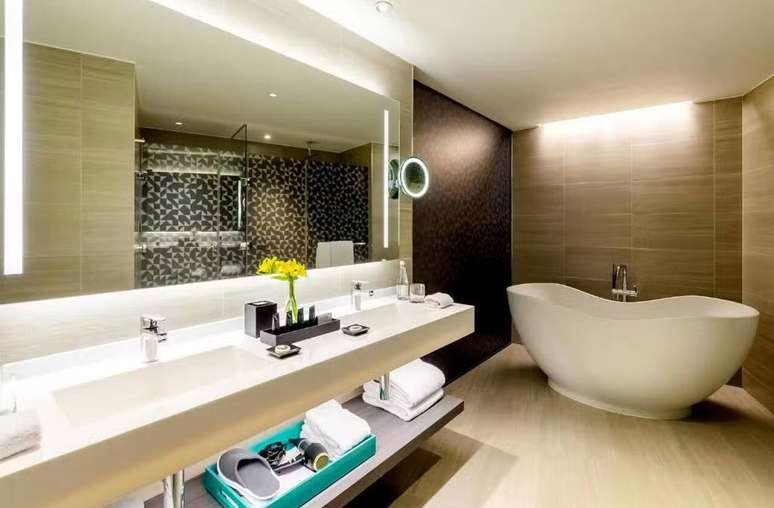 Banheiro do hotel que recebe a delega&ccedil;&atilde;o alviverde &ndash;