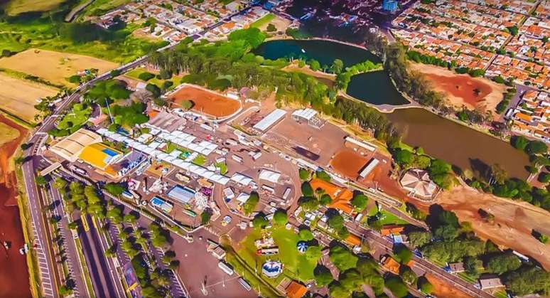 Um dos eventos mais aguardados no calendário local é a FAPI – Feira Agropecuária e Industrial de Ourinhos – Reprodução/Facebook