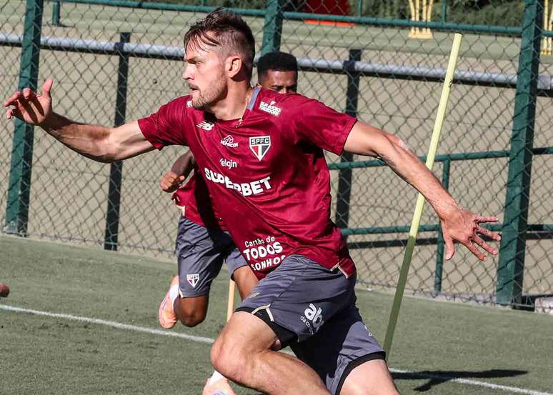 రాఫెల్ టోలీ మరోసారి రక్షణలో ఒక ఎంపిక -