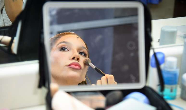 Priscilla Alcântara no backstage de “Wicked” 