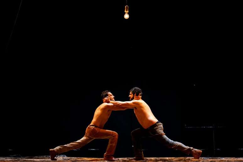 Ator est&aacute; em cartaz com &ldquo;Tom na Fazenda&rdquo;