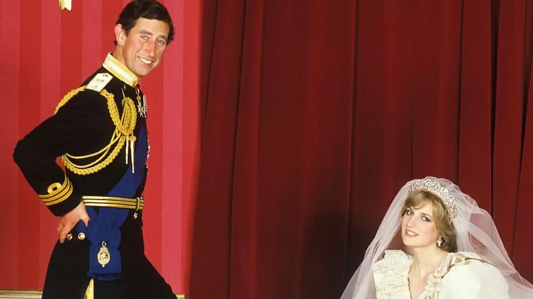 Diana e Charles após casamento