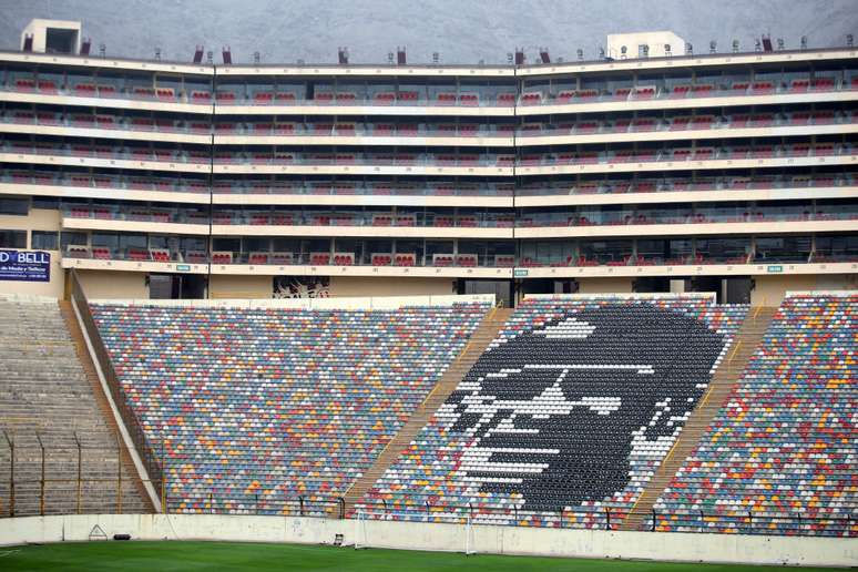 మాన్యుమెంటల్ డి లిమా స్టాండ్‌లో లోలో ఫెర్నాండెజ్ చిత్రం