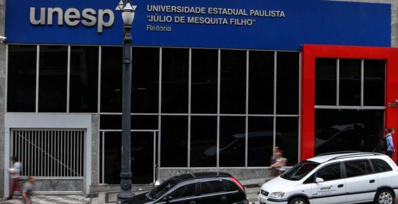 Fachada do prédio da UNESP Universidade Estadual Paulista na região central da capital paulista.