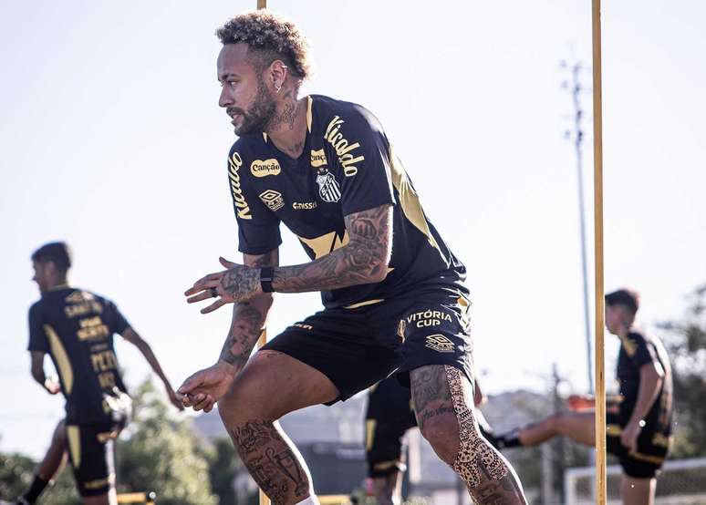 Neymar está relacionado para o jogo contra o Sport –