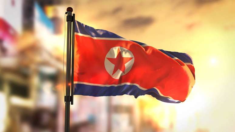 anto Estados Unidos quanto aliados asiáticos expressaram preocupação diante do aprimoramento dos mísseis norte-coreanos, dirigindo esforços diplomáticos para buscar respostas coordenadas – depositphotos.com / natanaelginting