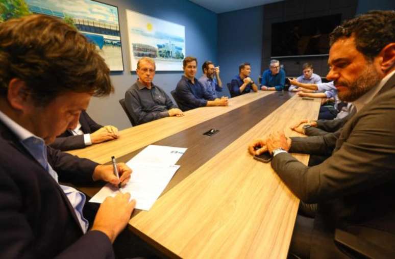 New Balance gave spoilers for Gremio's new uniform -