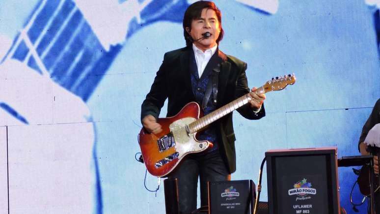 పక్షి పేరు గాయకుడి కళాత్మక పేరుకు ప్రేరణగా పనిచేసింది -