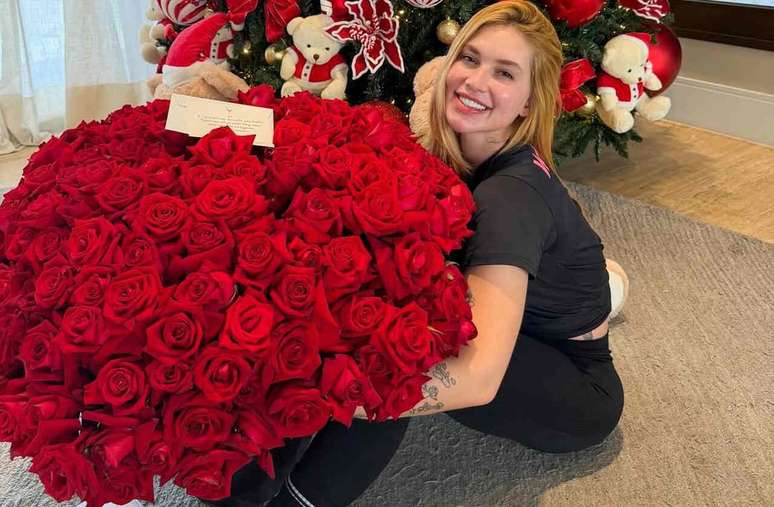 Buqu&ecirc; enviado por Vini Jr. para celebrar o primeiro m&ecirc;s de namoro &ndash;