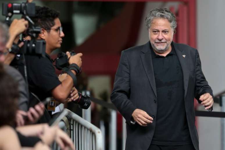 సావో పాలో సలహాదారుల బృందం జూలియో కాసర్స్ రాజీనామా చేయాలని కోరుతున్నారు.