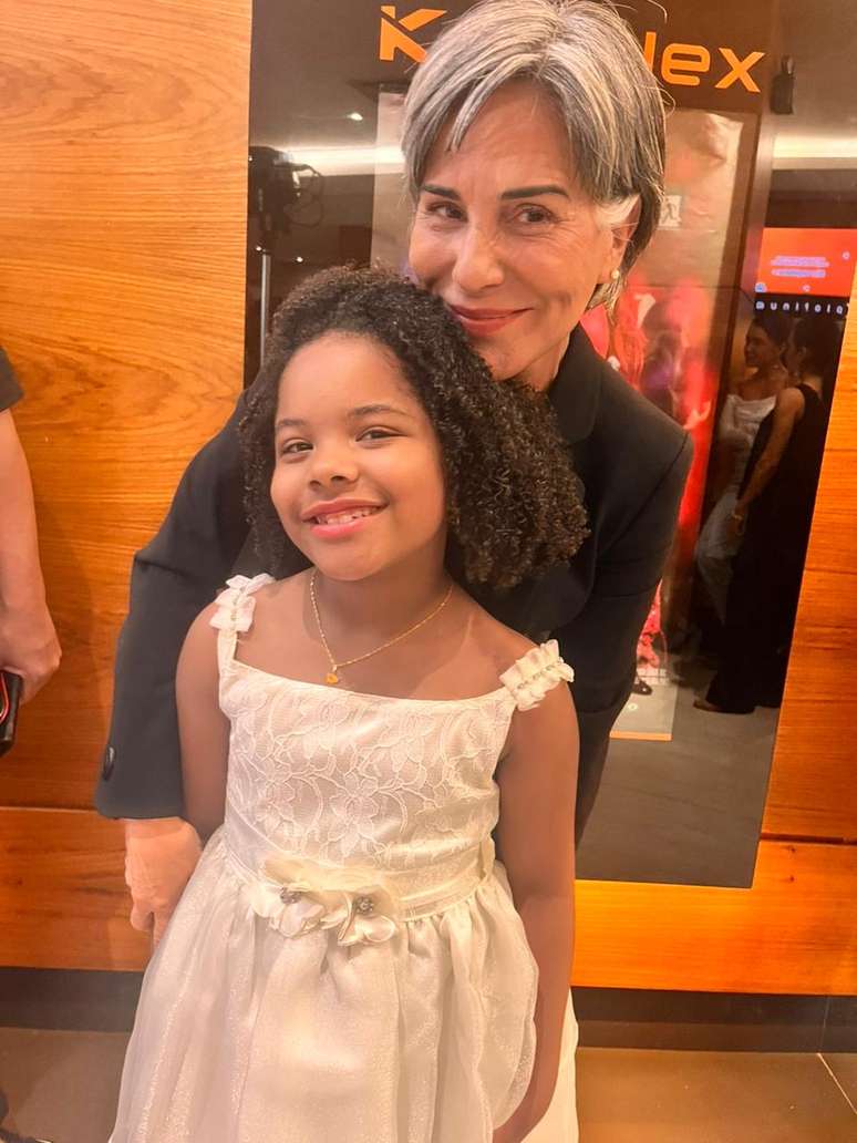 Marina Affro, que faz Carol, no filme “Sexa” com Gloria Pires 