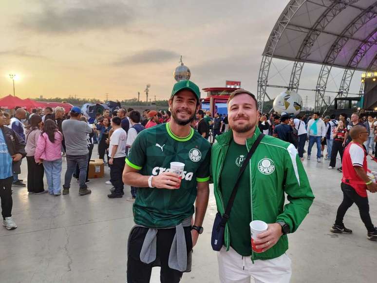 లిబర్టాడోర్స్ 2025 ఫ్యాన్ జోన్‌లో అభిమానులు రెనాన్ మరియు జోయో డో పల్మీరాస్ –