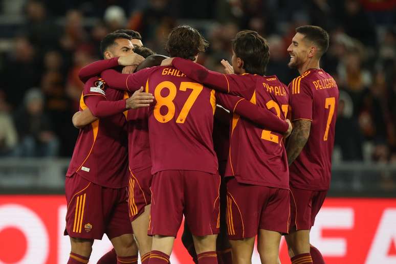 Roma players celebrate the victory over Midtjylland 