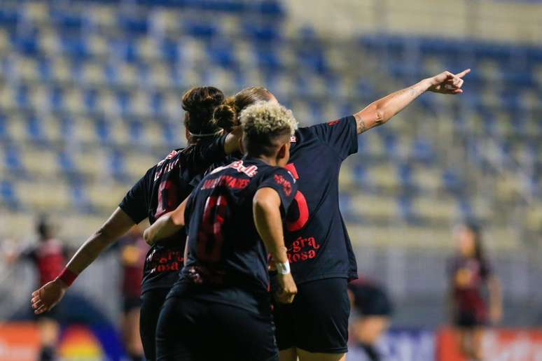 బ్రగాంటినాస్ ఆటగాళ్ళు. 