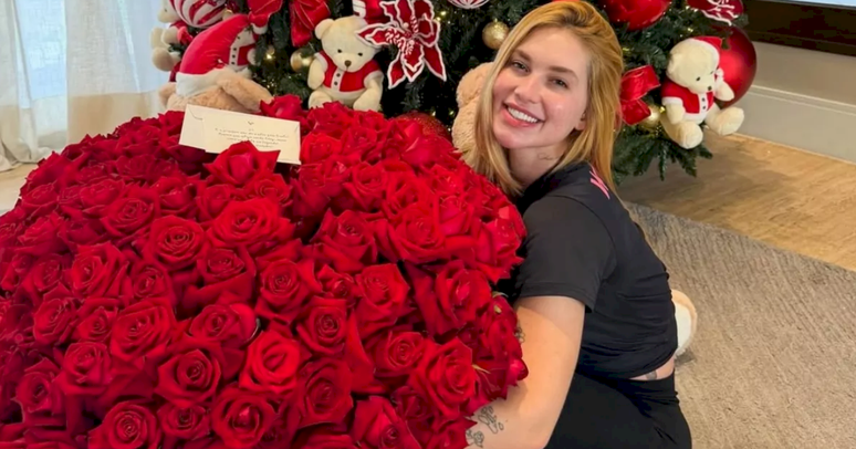 Virginia Fonseca recebe surpresa de Vini Jr