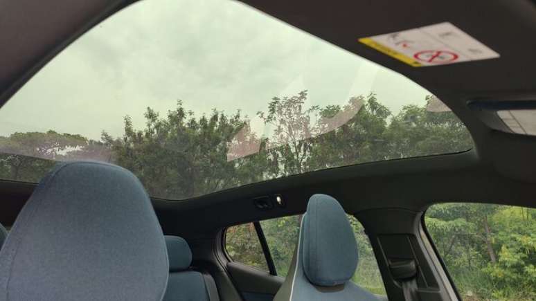 Volvo EX30 Cross Country tem teto panor&acirc;mico de s&eacute;rie