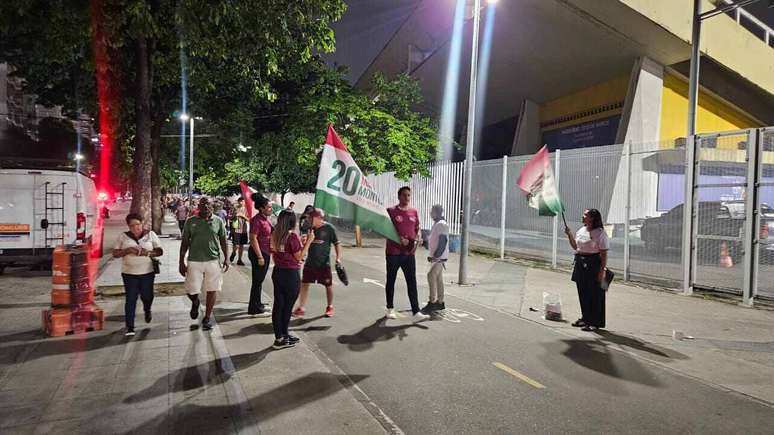 Fluminense election campaign on the outskirts of the Maracanã –