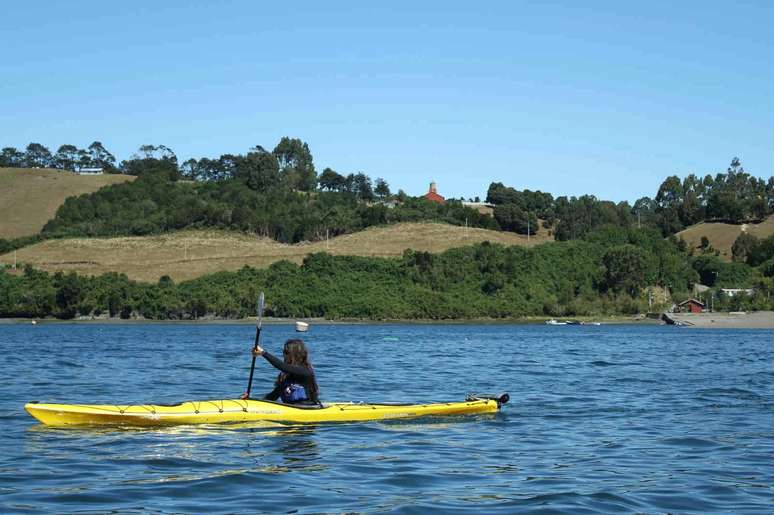 Travessia de caiaque entre Chelín e Quehui 