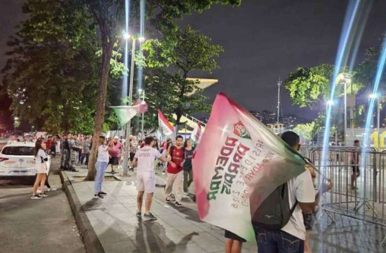 Fluminense election campaign on the outskirts of the Maracanã –