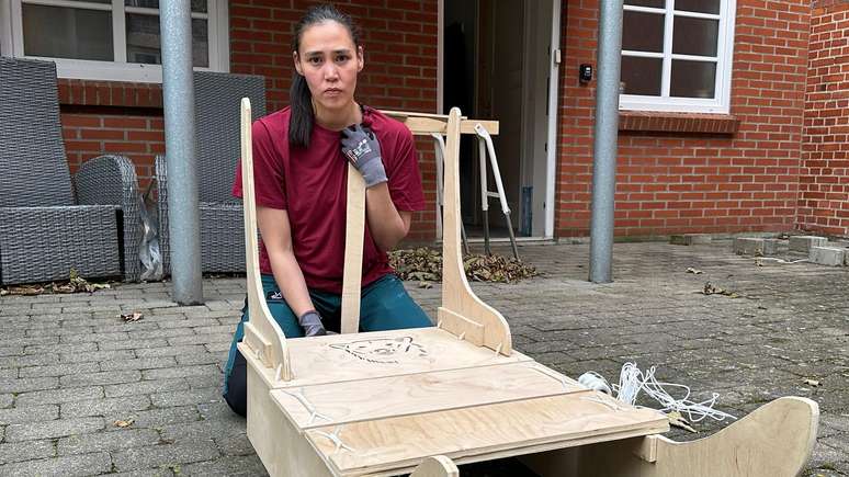 Keira tem constru&iacute;do um tren&oacute; de madeira para a filha Zammi, em seu primeiro anivers&aacute;rio