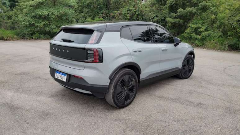 Volvo EX30 Cross Country tem caixas de rodas alargadas e suspens&atilde;o 2 cm mais alta