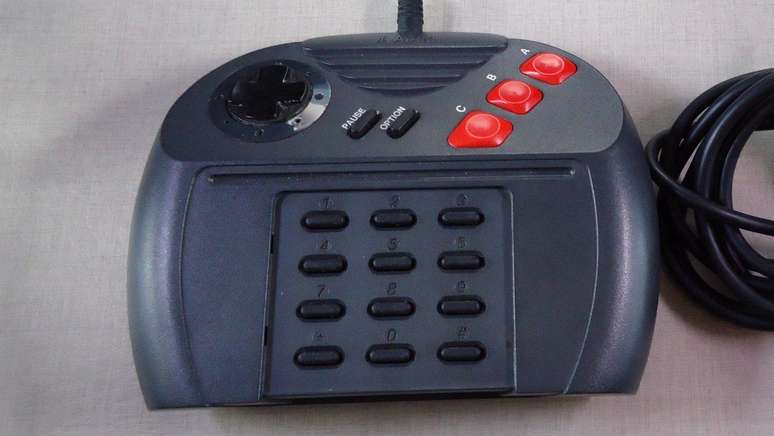 O ex&oacute;tico controle original do Jaguar